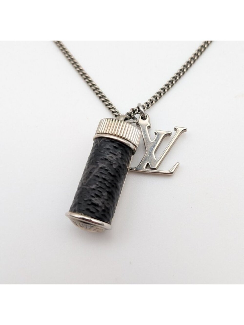 Louis Vuitton Collier Charm's Monogram Eclipse Bottle Necklace Silver Black